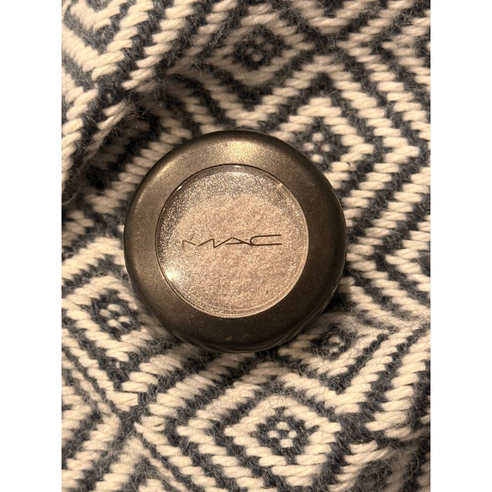 Rare MAC Lustre Eye Shadow - Shade: FINESHINE (Discontinued)
